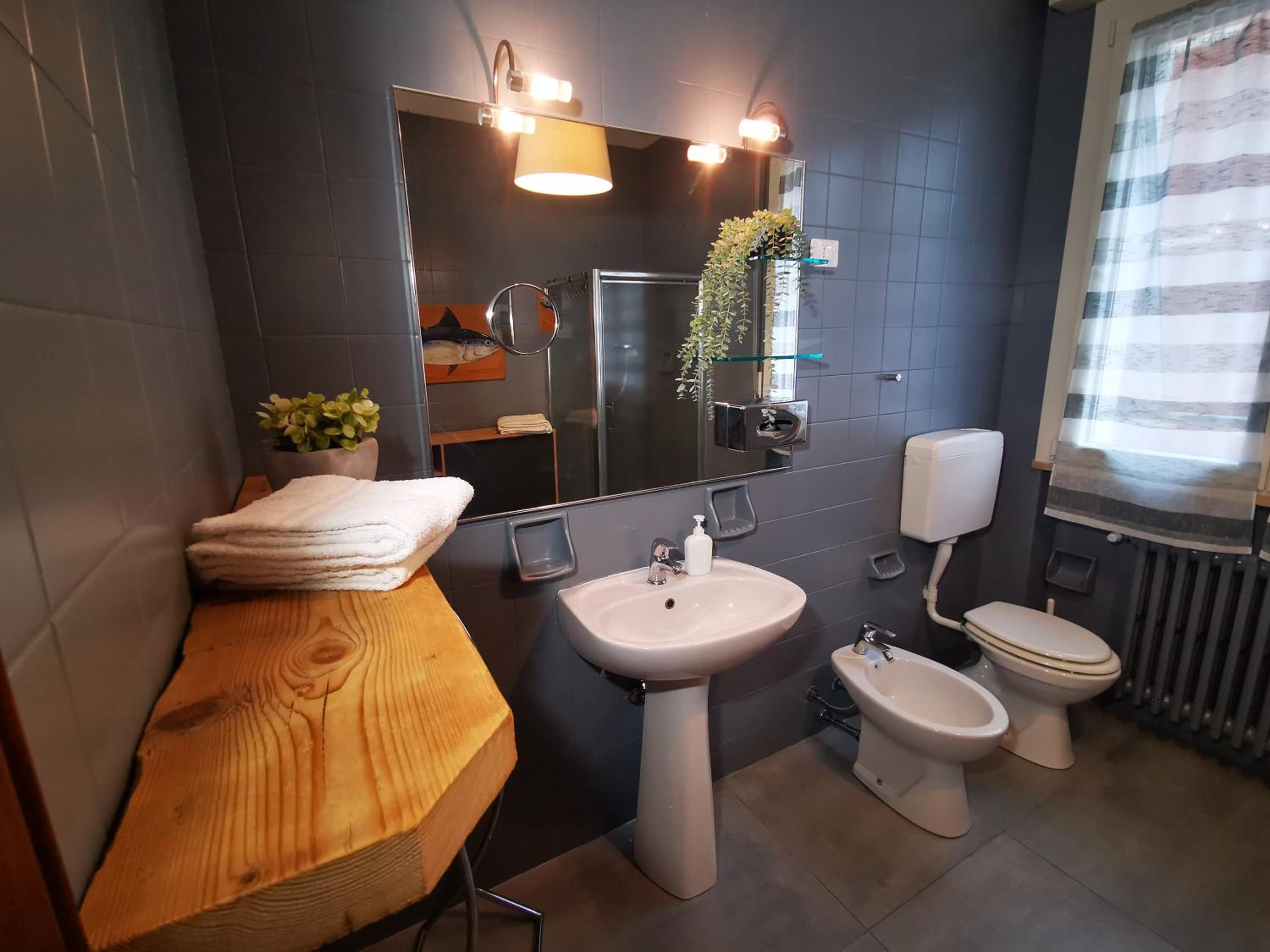 ROOM 2 OSPEDALE MAGGIORE en Parma — bathroom
