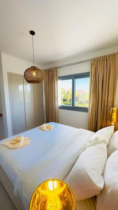 Cozy 3 bedrooms in swan lake view 2