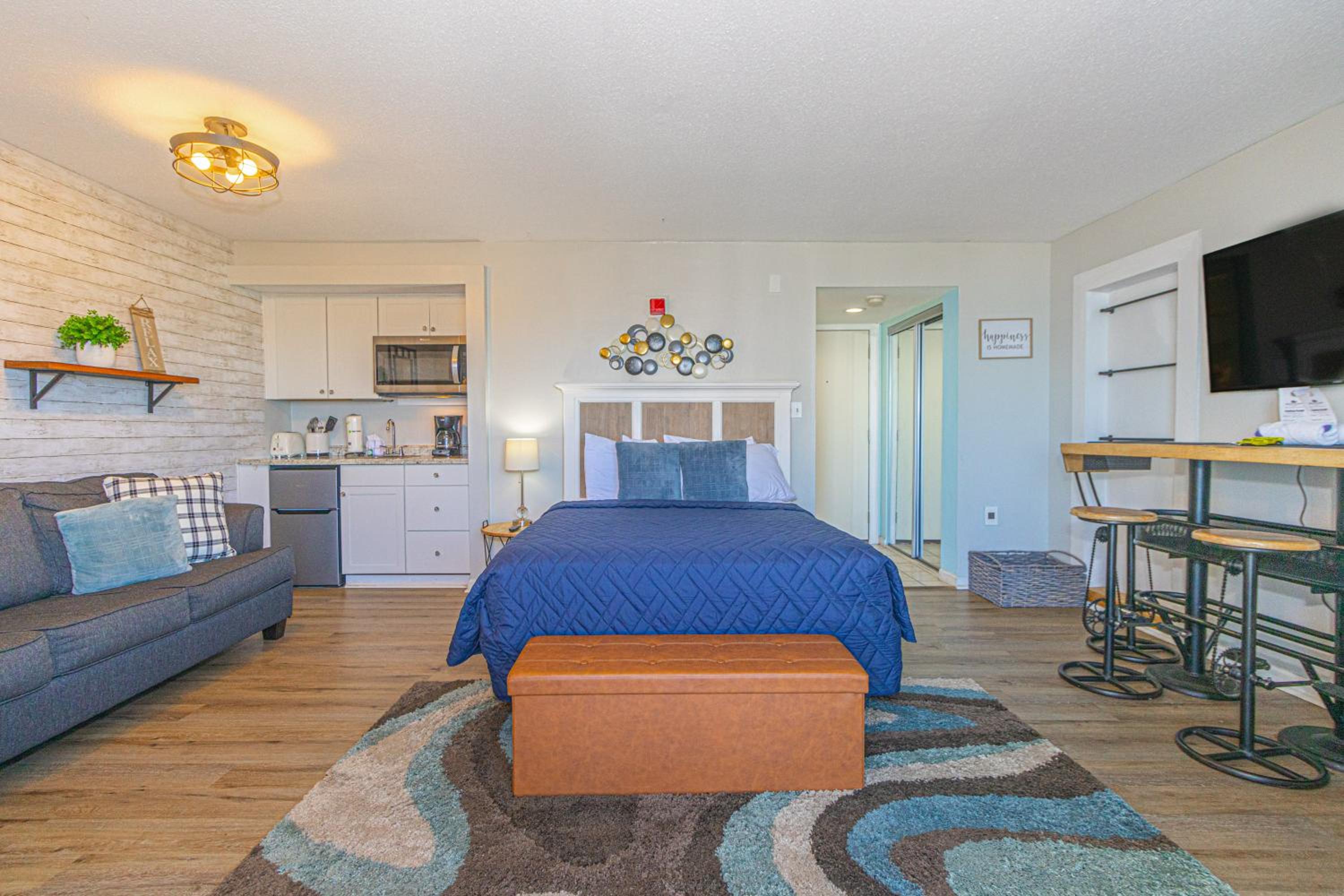 Immaculate Ocean View Condo with Endless Ocean Views- Bluewater Resort 811 view 4
