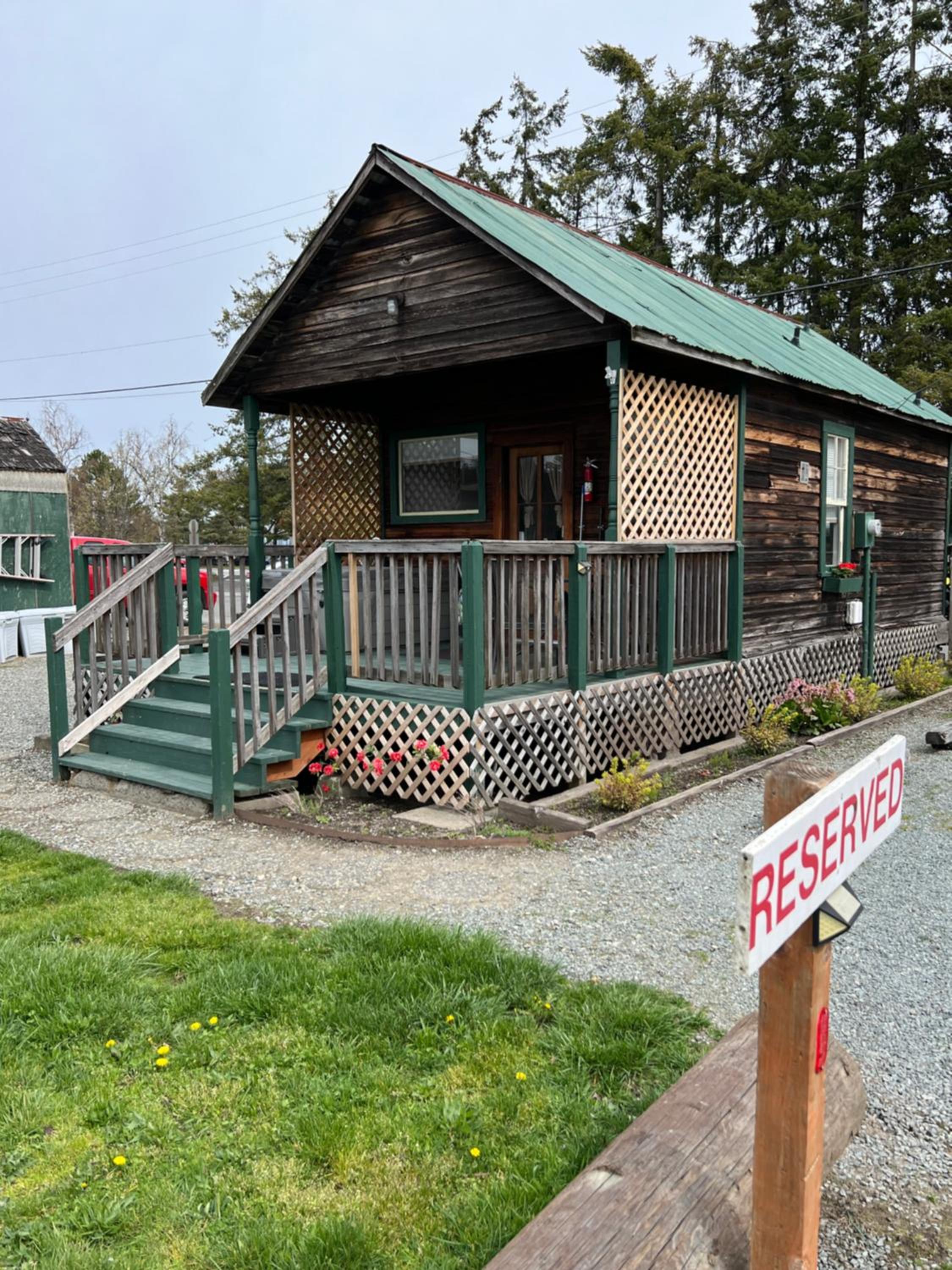 Hotel Bridge Tender Shack With Hot Tub On Deck