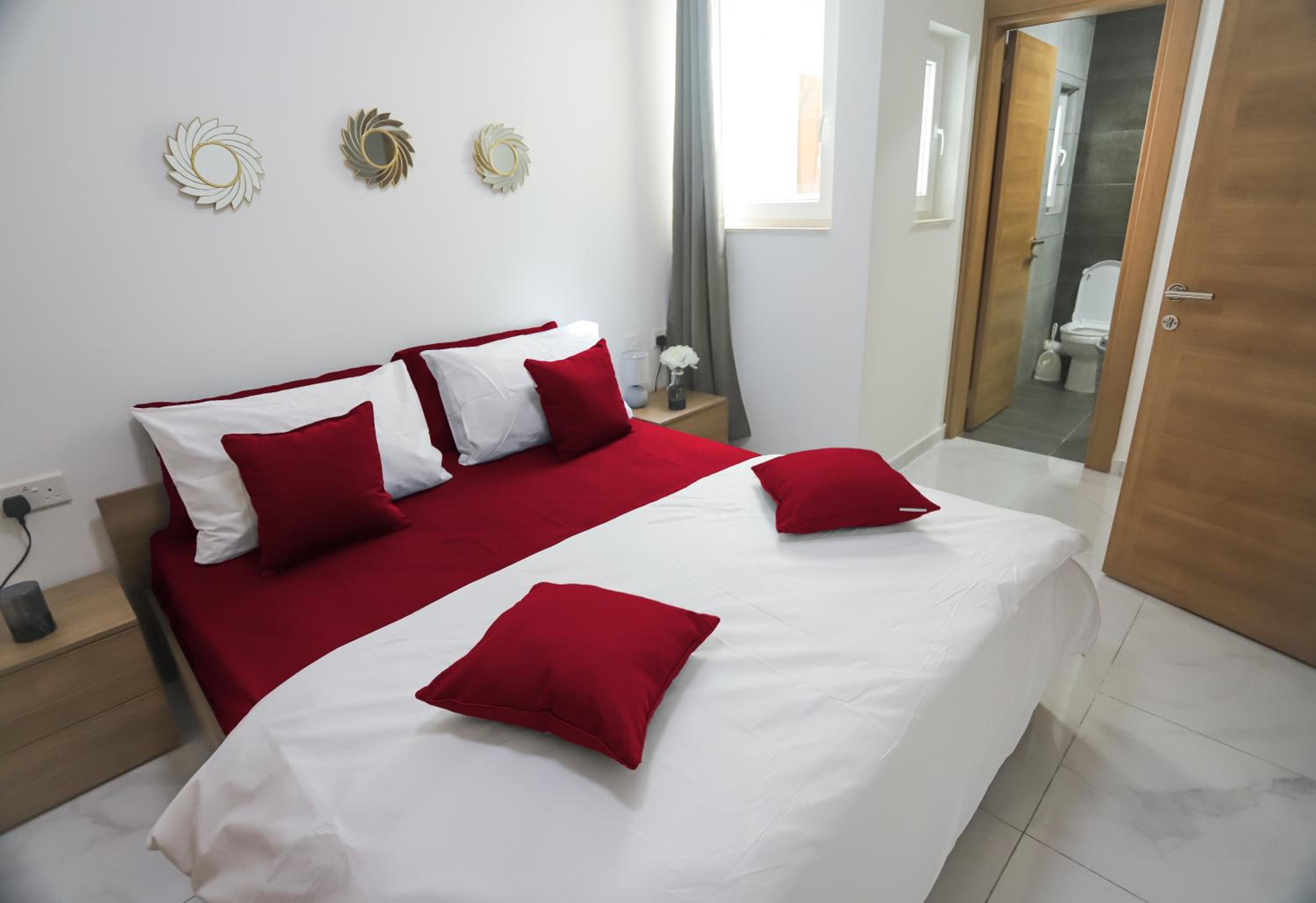 Economy Bedroom with Private Bathroom, Best Area St Julians - 3 mins Seafront - shared common area photo 2