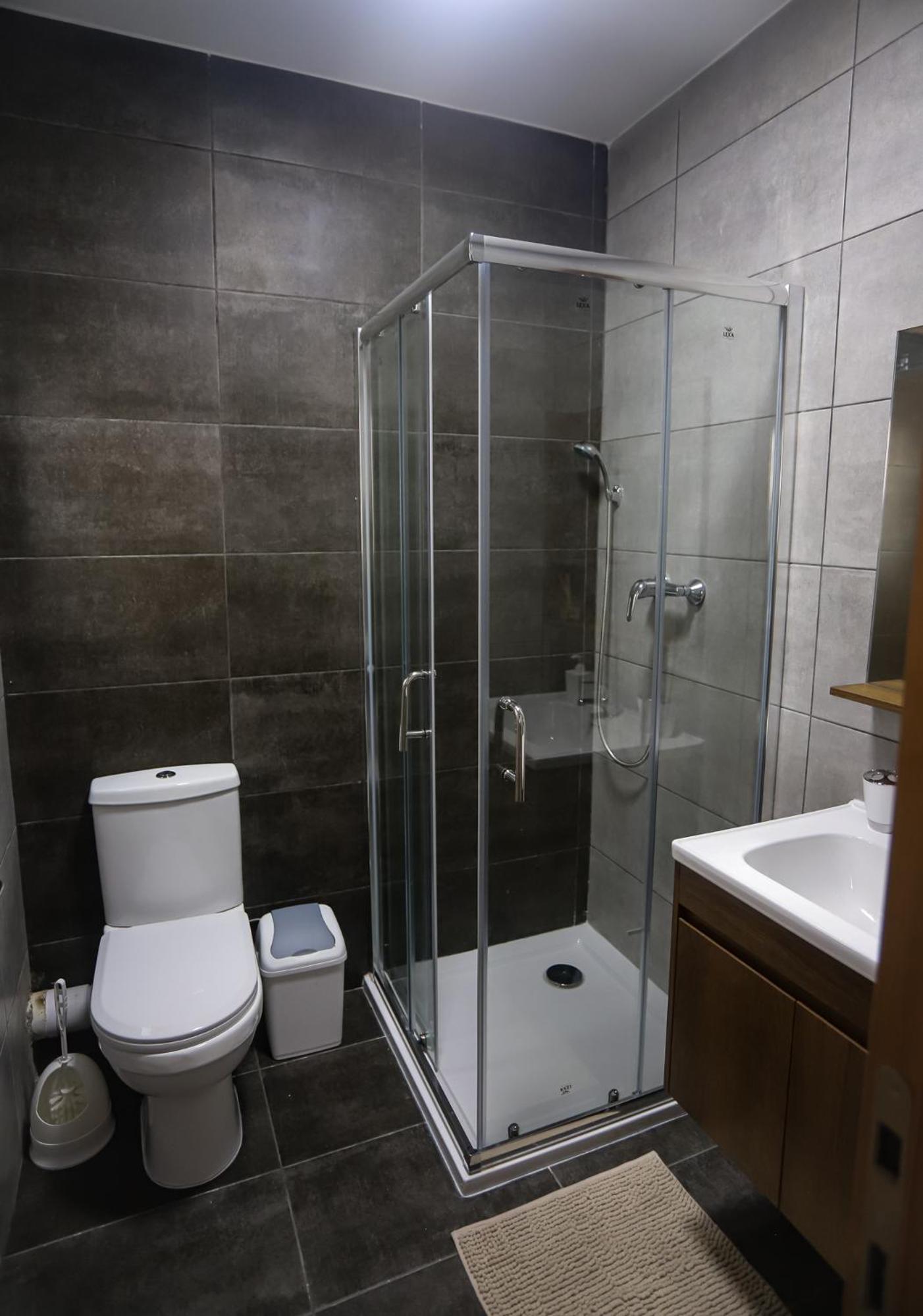 Economy Bedroom with Private Bathroom, Best Area St Julians - 3 mins Seafront - shared common area photo 5