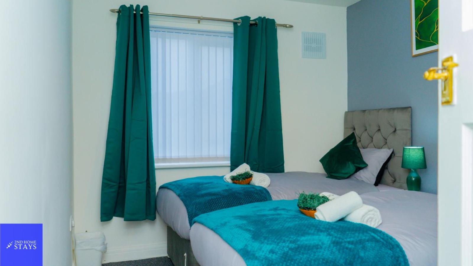 2ndHomeStays-Dudley-Suitable for Contractors and Families, Parking available for 3 Vans, Sleeps 12, photo 26
