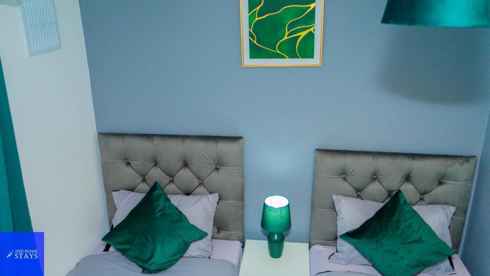 2ndHomeStays-Dudley-Suitable for Contractors and Families, Parking available for 3 Vans, Sleeps 12, photo 51
