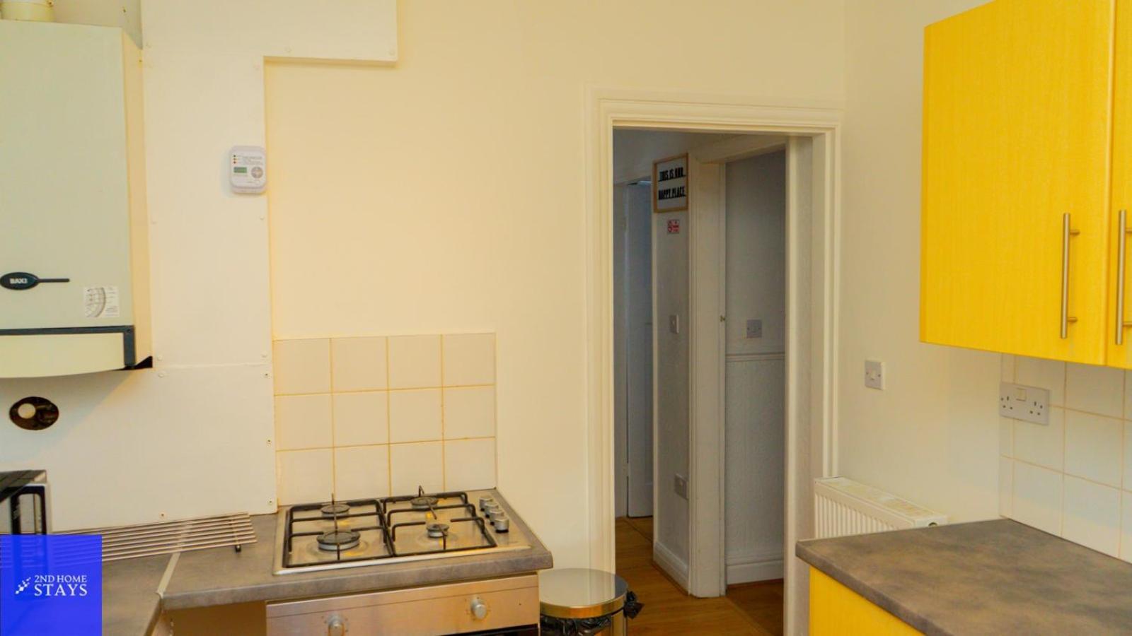2ndHomeStays-Dudley-Suitable for Contractors and Families, Parking available for 3 Vans, Sleeps 12, photo 41