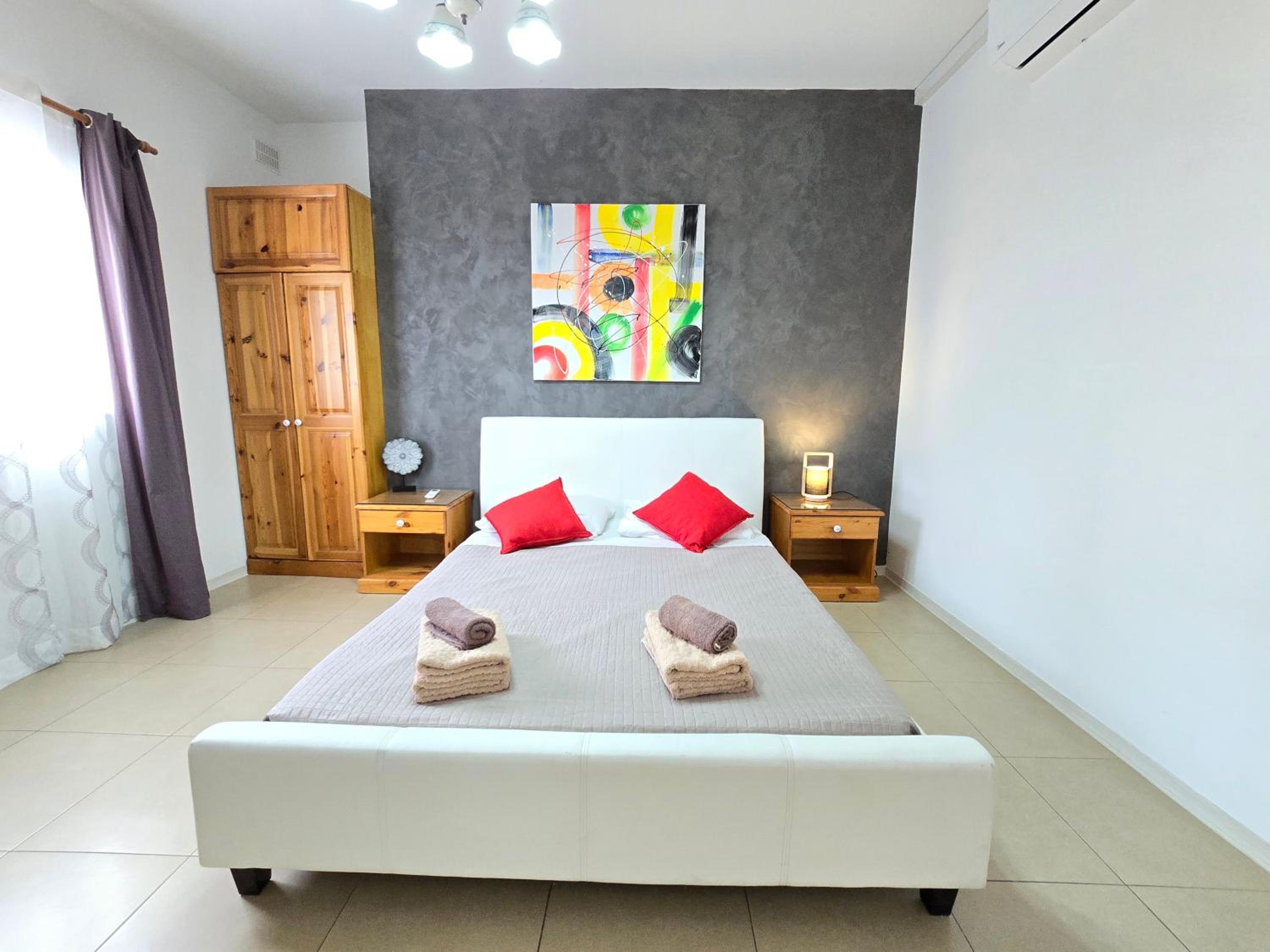 Central & Bright Apartment Free Wi-Fi photo 5