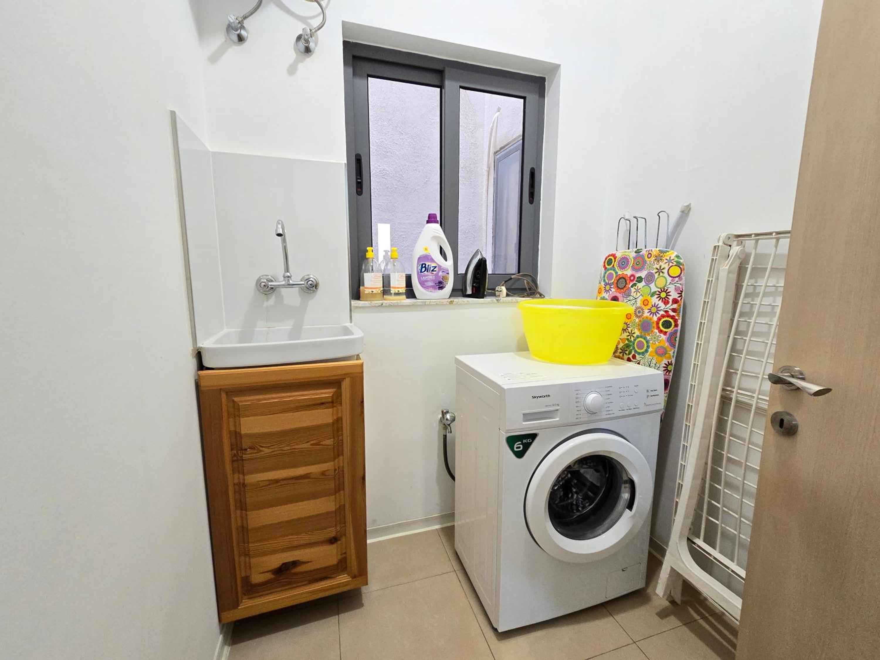 Central & Bright Apartment Free Wi-Fi photo 2