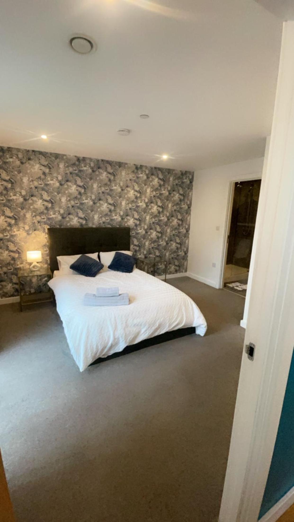 Exceptional 2 bed view 5