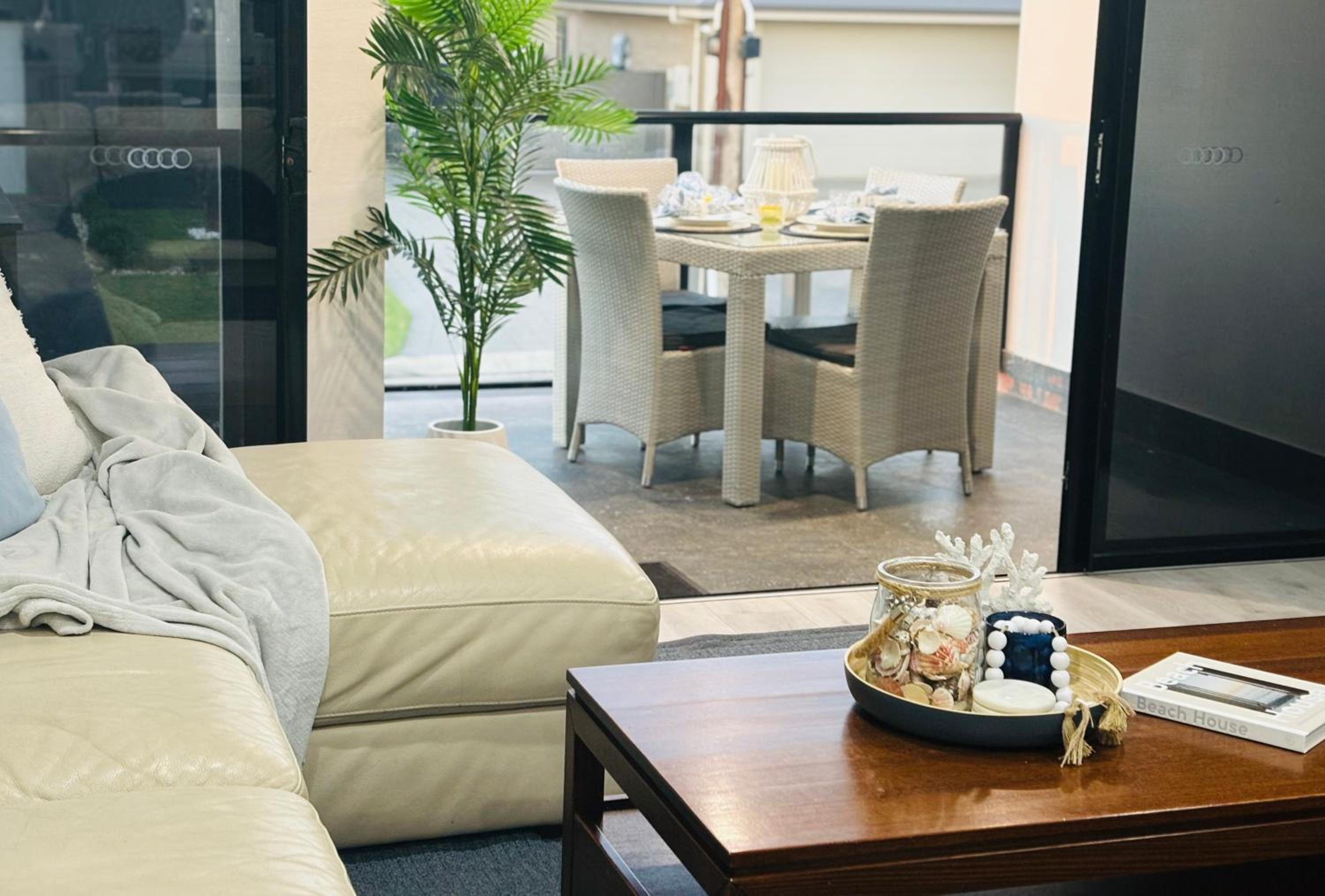 U2 at Moana Beach Esplanade - Exclusive 2 Bdrm Apt - WiFi - Spa - Pet Friendly
