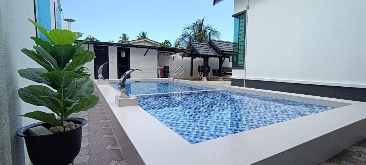 Villa H with pool @ Wakaf Mesira photo 2