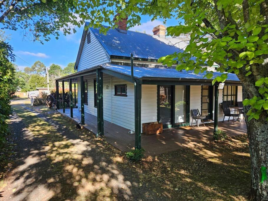 Lynden Cottage - built 1884 in the heart of town