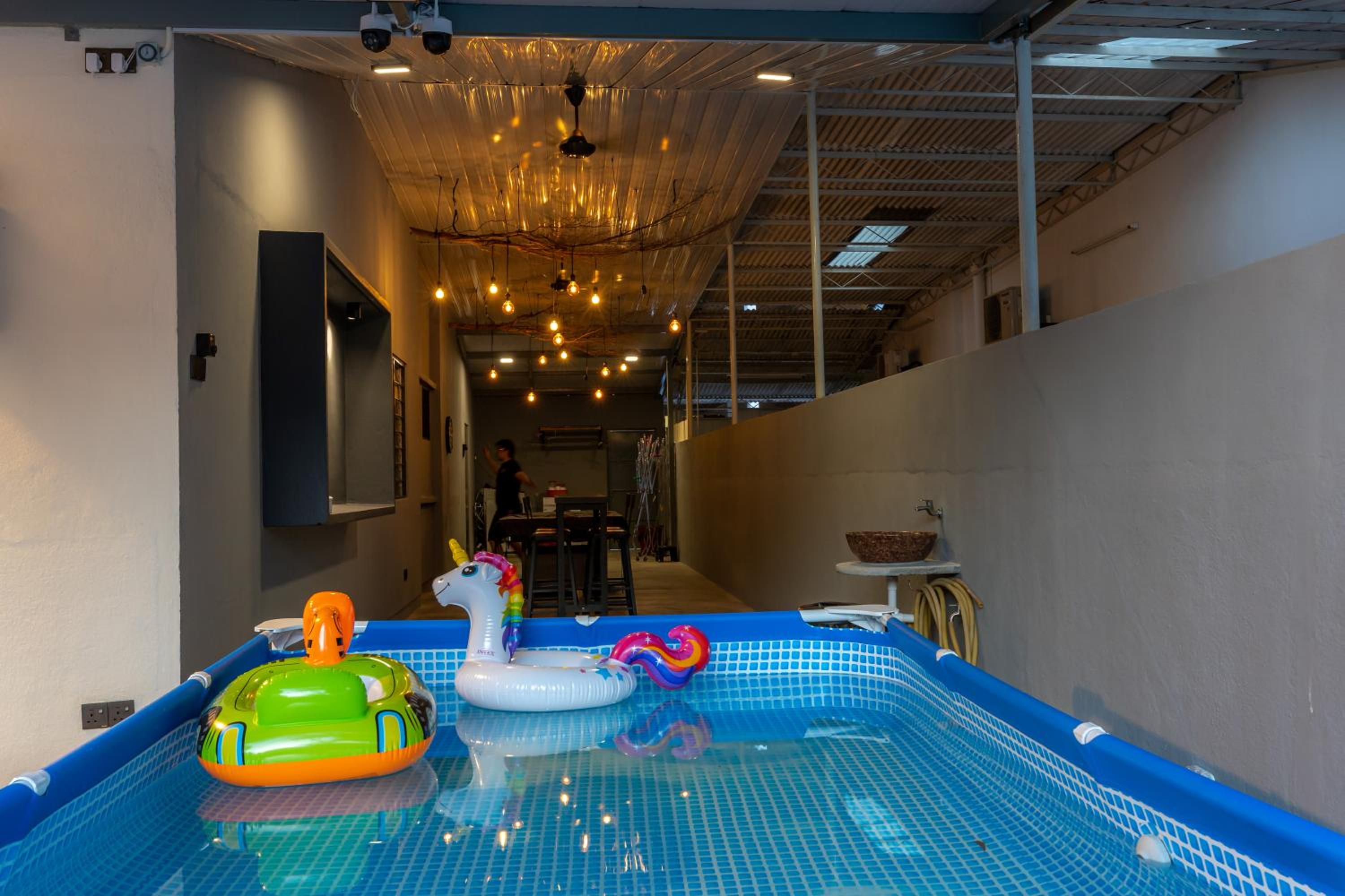 5BR4Bathrooms v KTV n Jaccuzi Spa n Pool Table n Kids Pool at the Heart of Georgetown photo 1