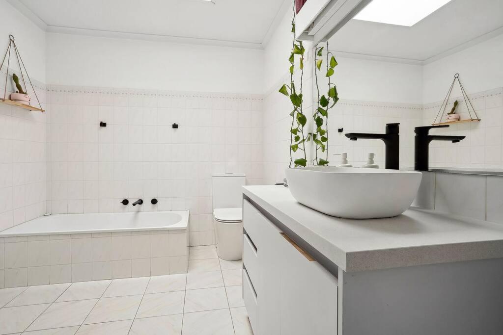Spring Street Townhouse - walk everywhere!
