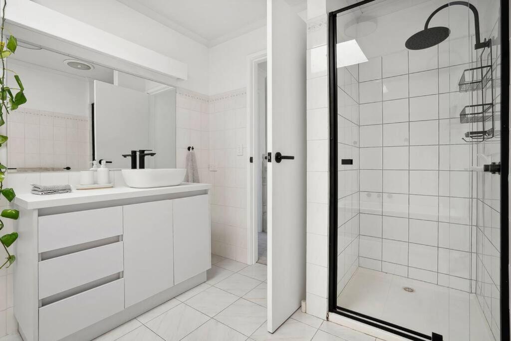 Spring Street Townhouse - walk everywhere!