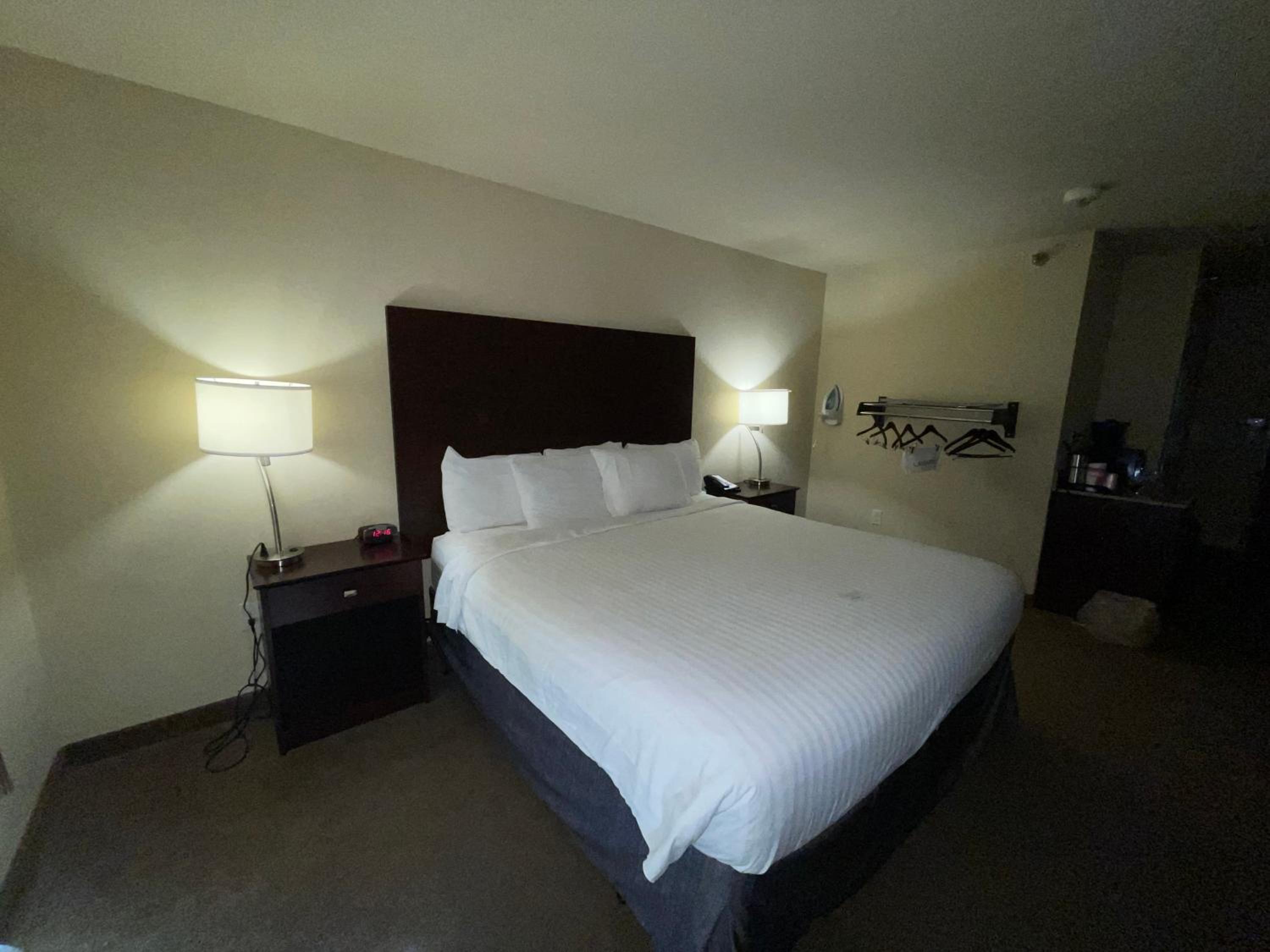 AmeriVu inn and Suites - Crookston