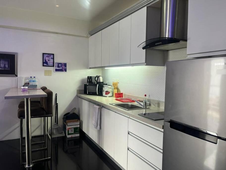 Sheryll Escapes - Kandi luxury 1BR, housekeeping & Netflix! view 3