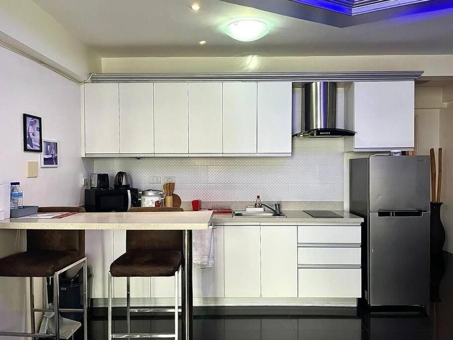 Sheryll Escapes - Kandi luxury 1BR, housekeeping & Netflix! view 5