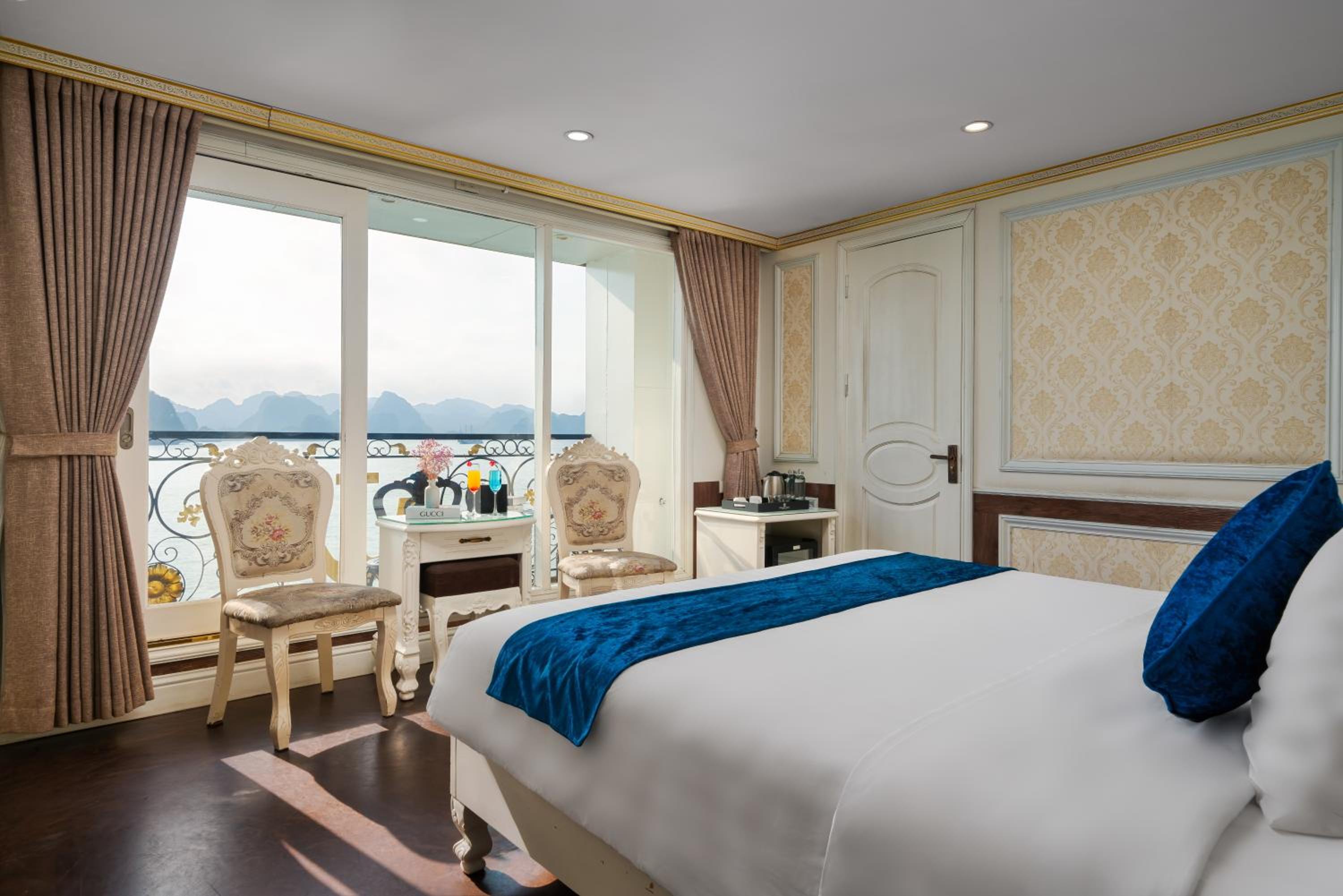 Hạ Long Aqua Legend Cruise