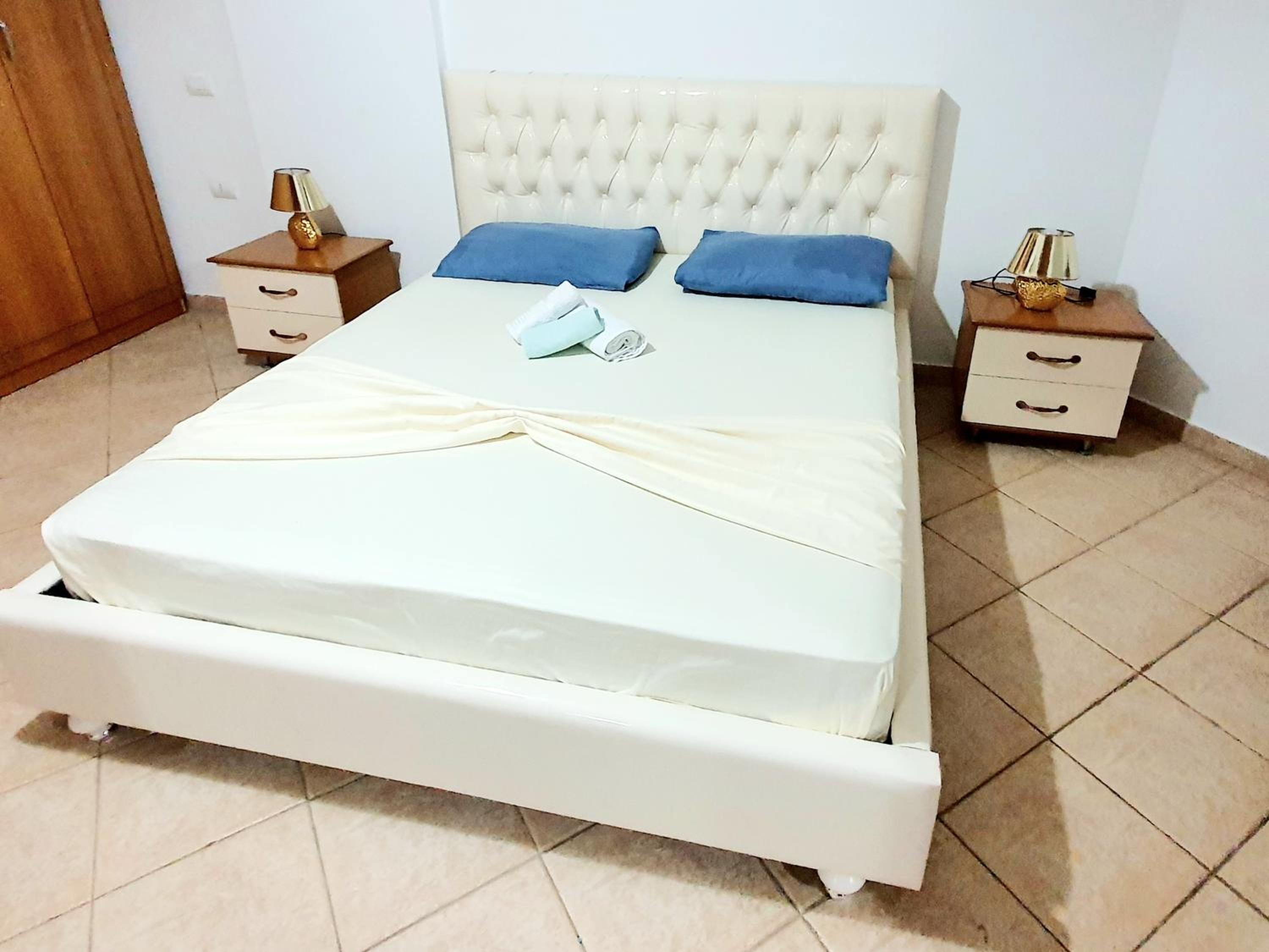 Apartment me qera Lungomare Vlore Medem1