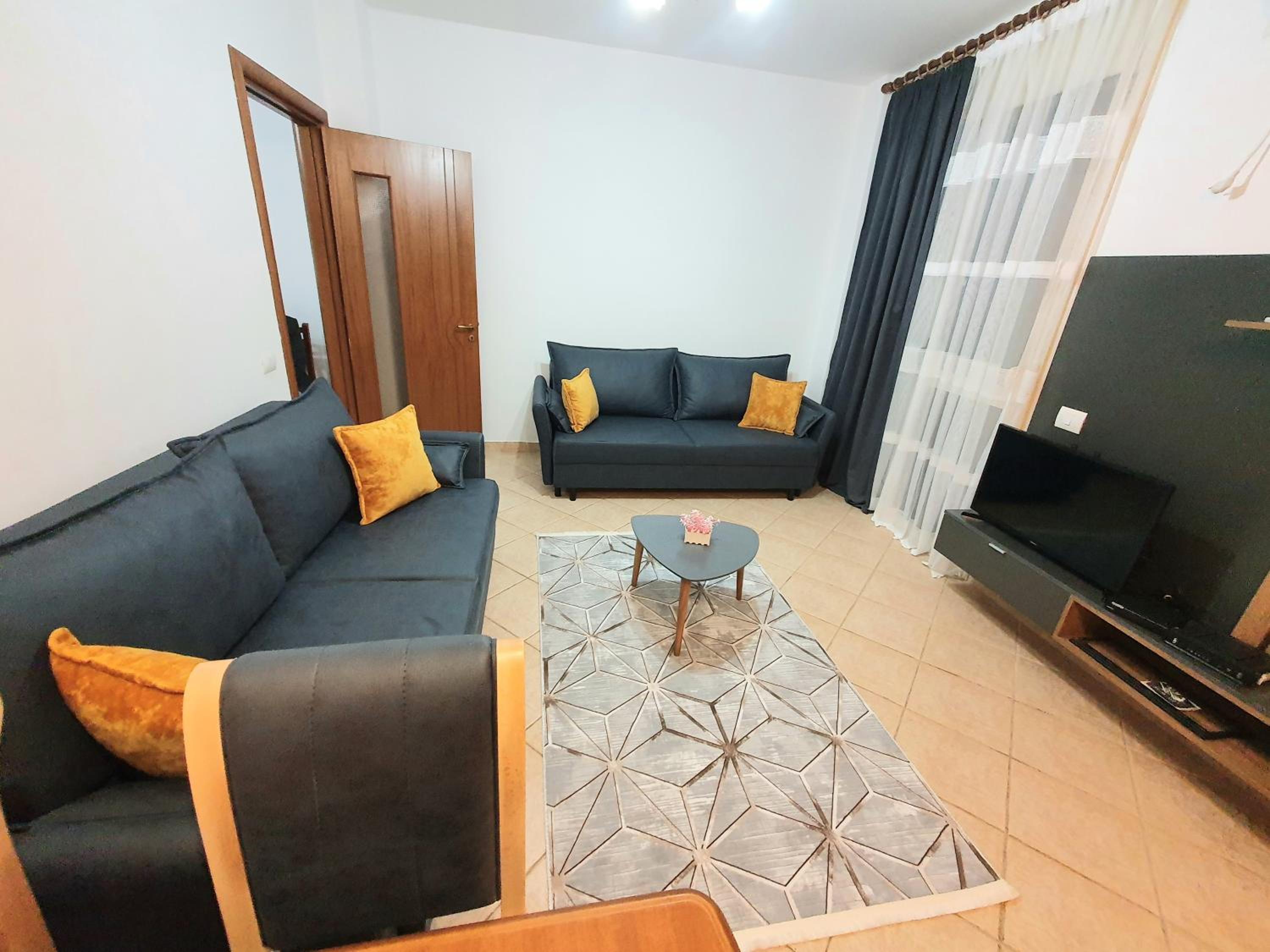 Apartment me qera Lungomare Vlore Medem1