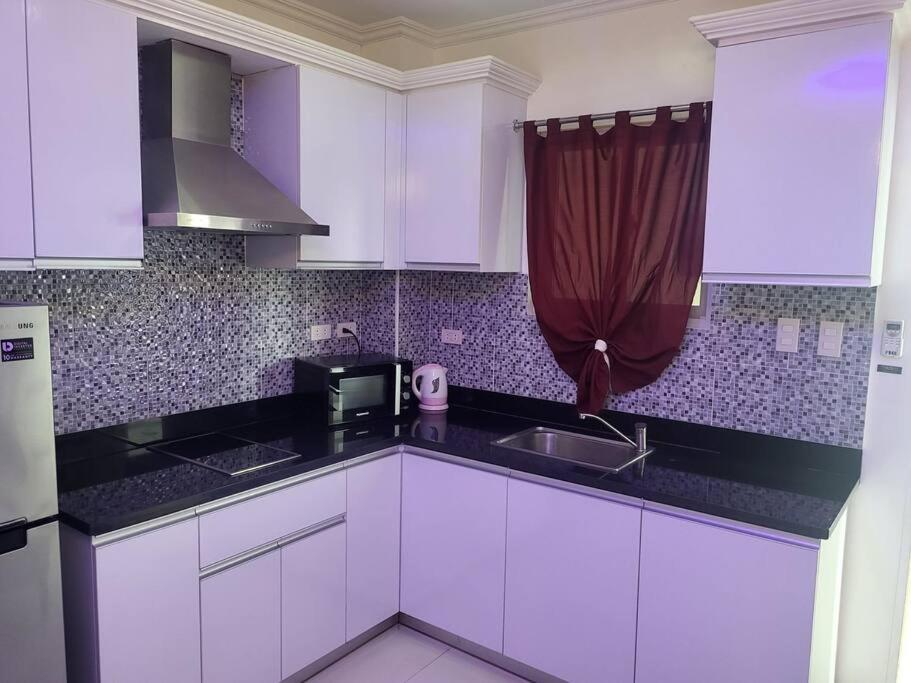 Sheryll Escapes - Kandi studio, 6th floor, outdoor seating, smoking area! view 5