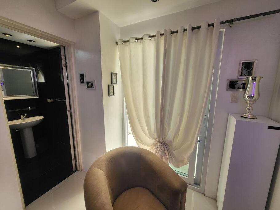 Sheryll Escapes - Kandi studio, 6th floor, outdoor seating, smoking area! view 4