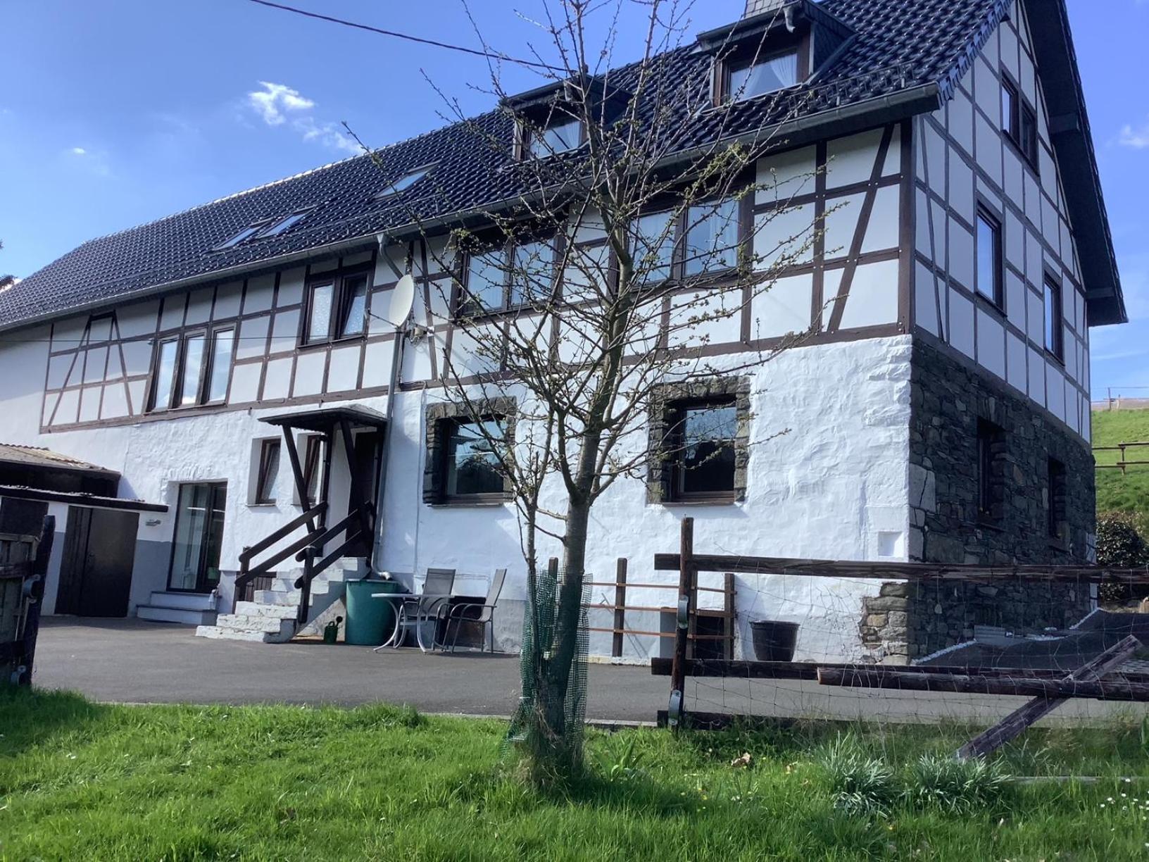 Berg Blick Eifler Bauernhaus modern restauriert