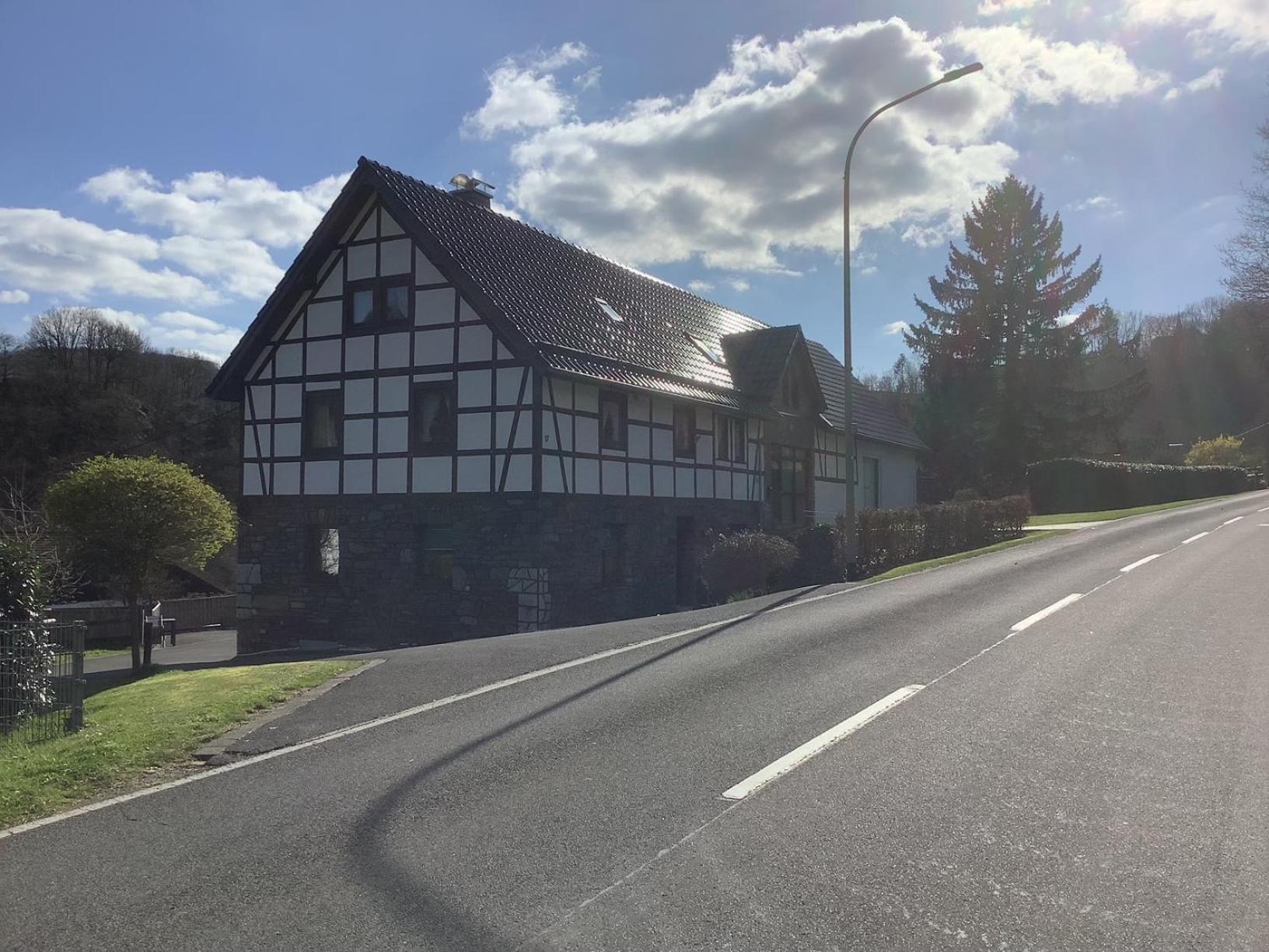 Berg Blick Eifler Bauernhaus modern restauriert