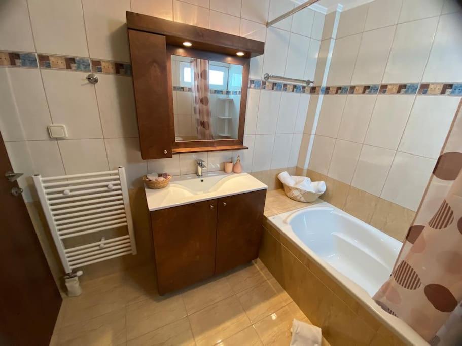 Spacious & Modern New Apartment view 4