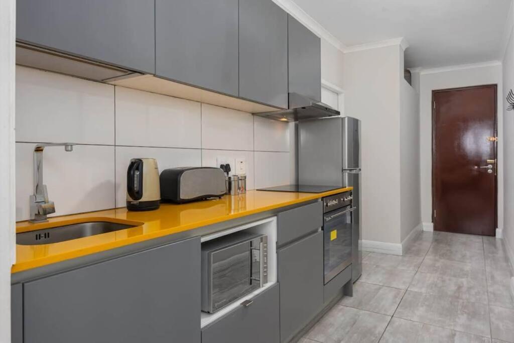 Cozy apartment in the Heart of Cape Town view 4