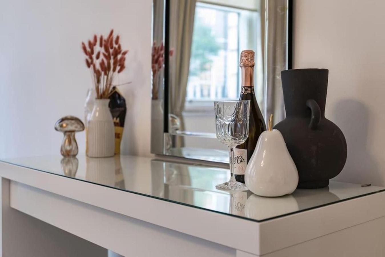 Harley Street Spectacular Suites with High Ceilings, High Luxury