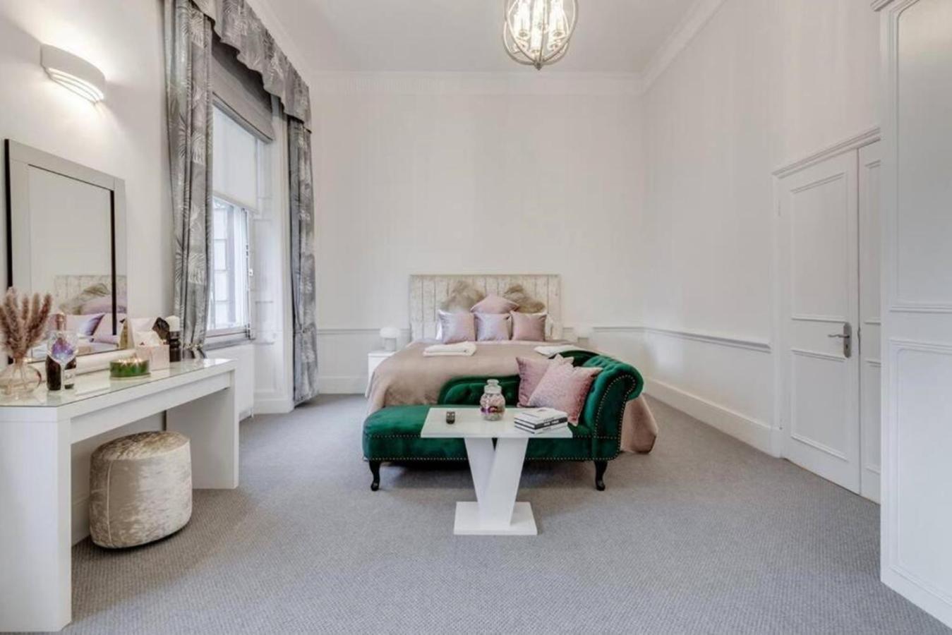 Harley Street Spectacular Suites with High Ceilings, High Luxury