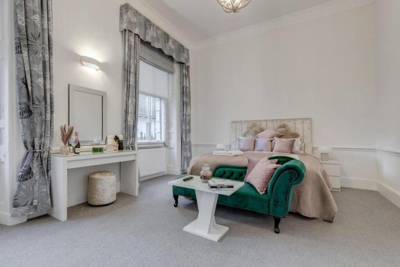 Harley Street Spectacular Suites with High Ceilings, High Luxury