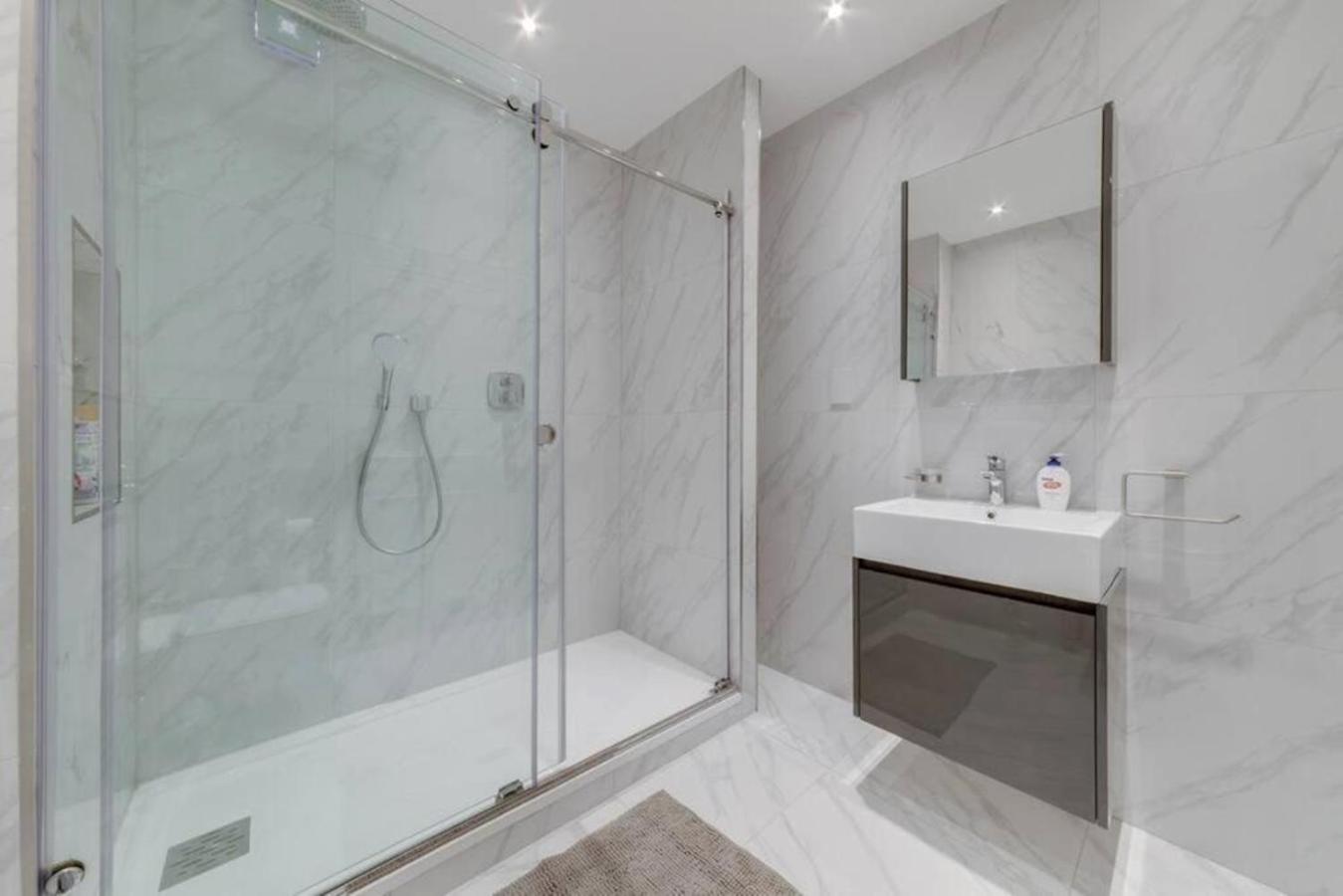 Harley Street Spectacular Suites with High Ceilings, High Luxury
