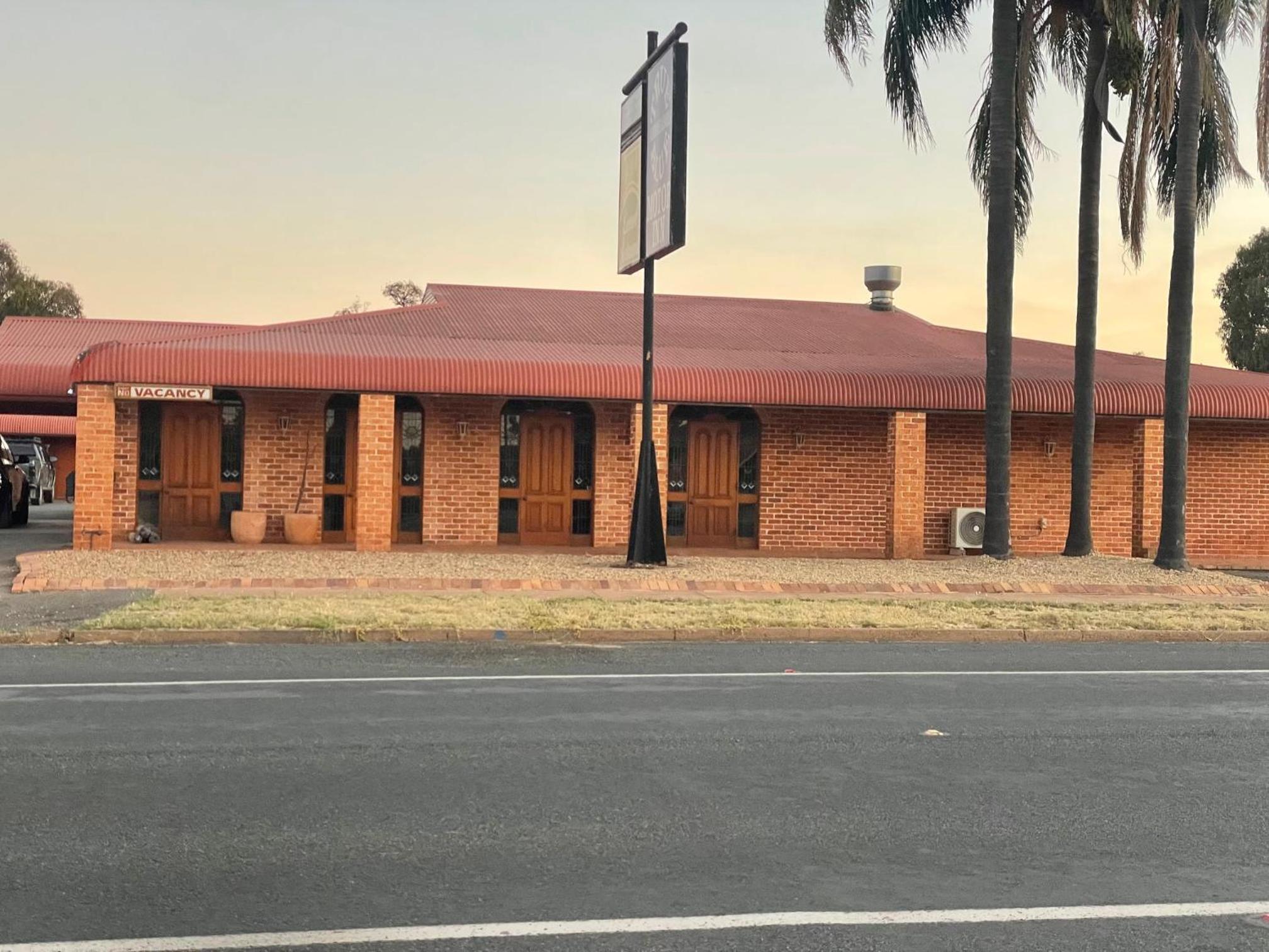 True blue Motor Inn