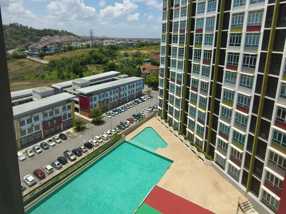 LV13 PoolView Kuantan by Vhomestay