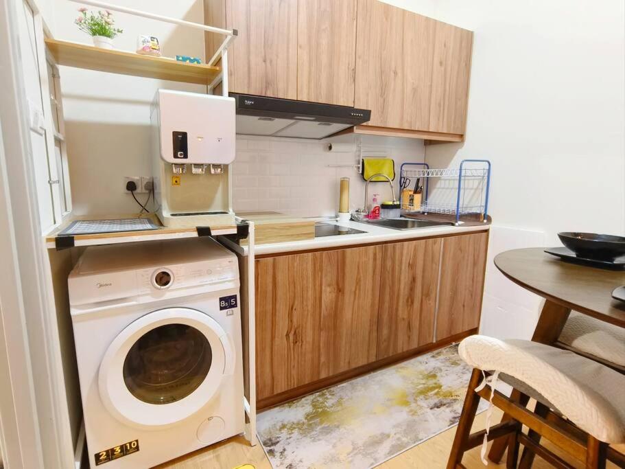 LV13 PoolView Kuantan by Vhomestay photo 7