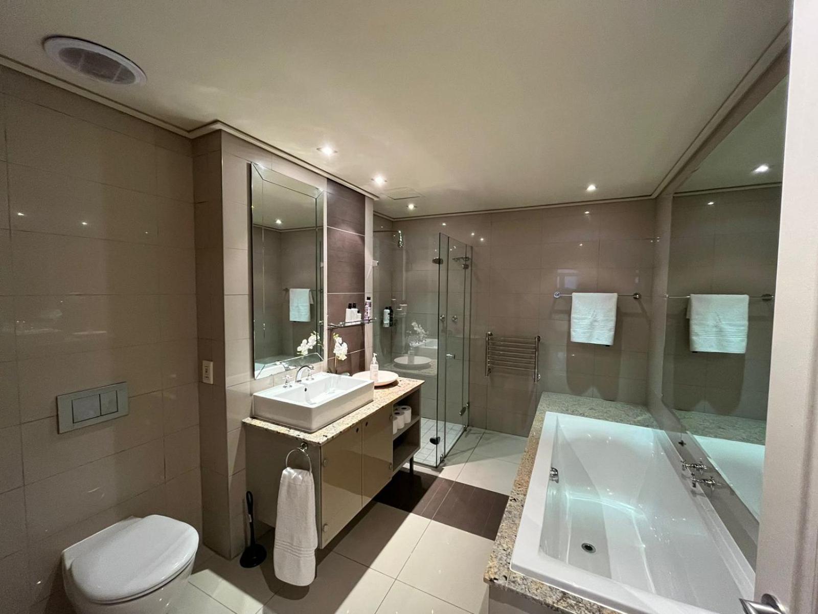 Cape Royale Luxury Suite view 3