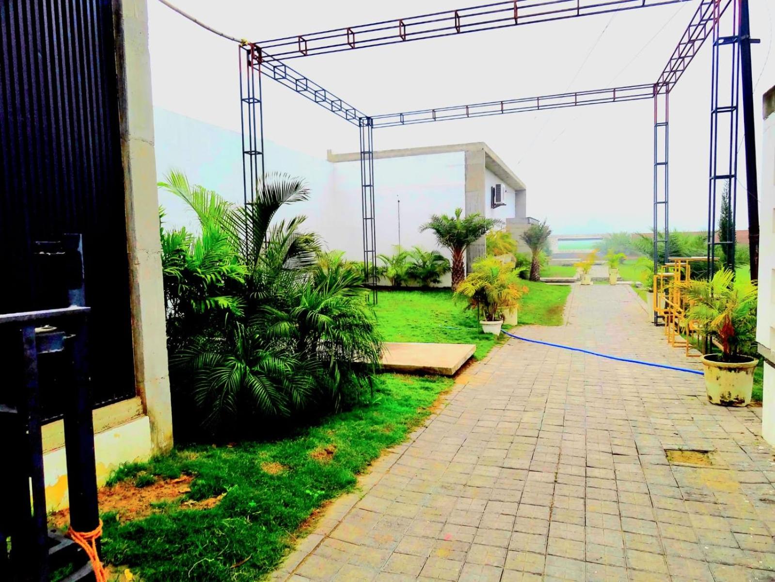 THE KALYANESHWAR DIXIT HOTELS & RESORTS