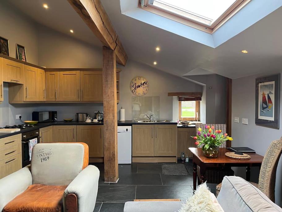 Homefield Barn Annexe - 2 miles from the sea view 4