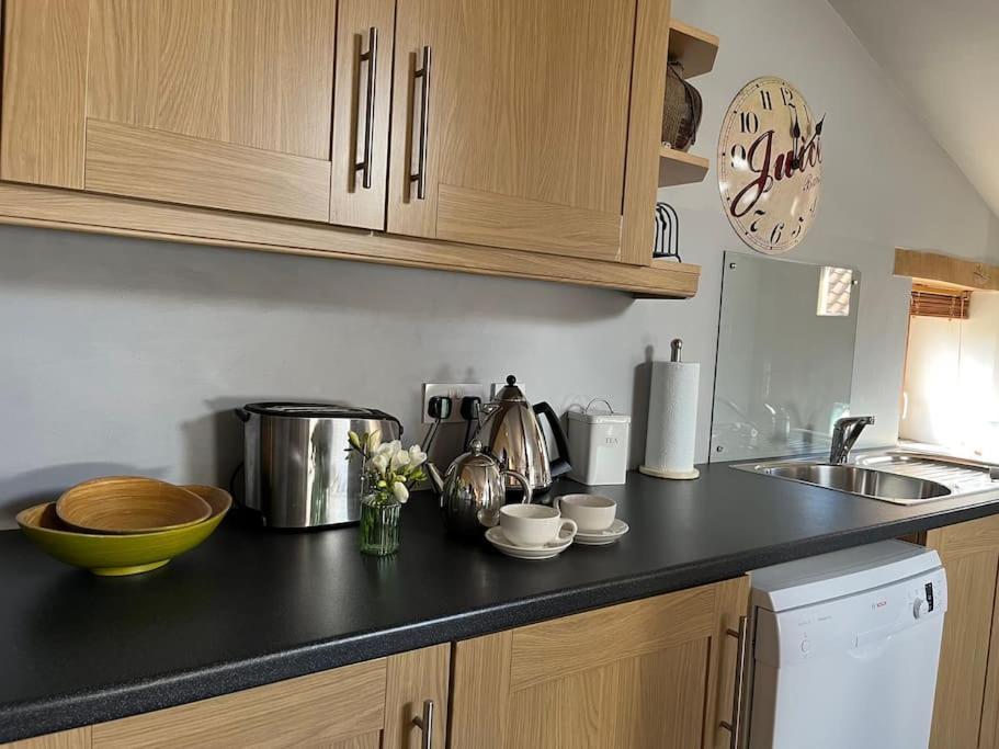 Homefield Barn Annexe - 2 miles from the sea view 2