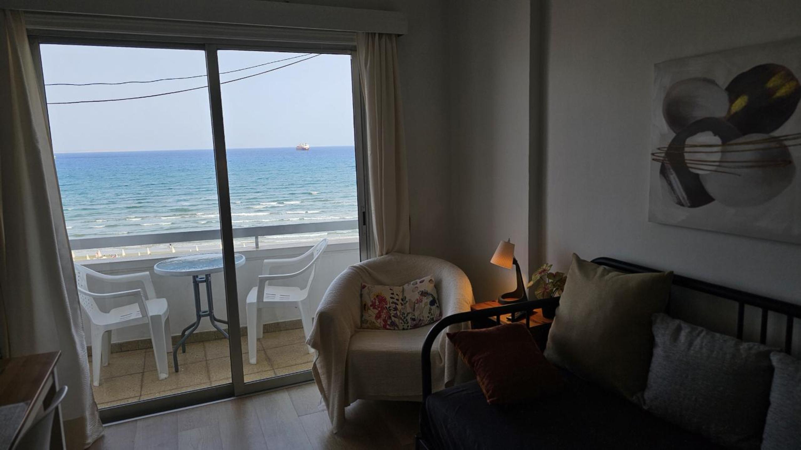 STAY Dreamy Seaside Apartment