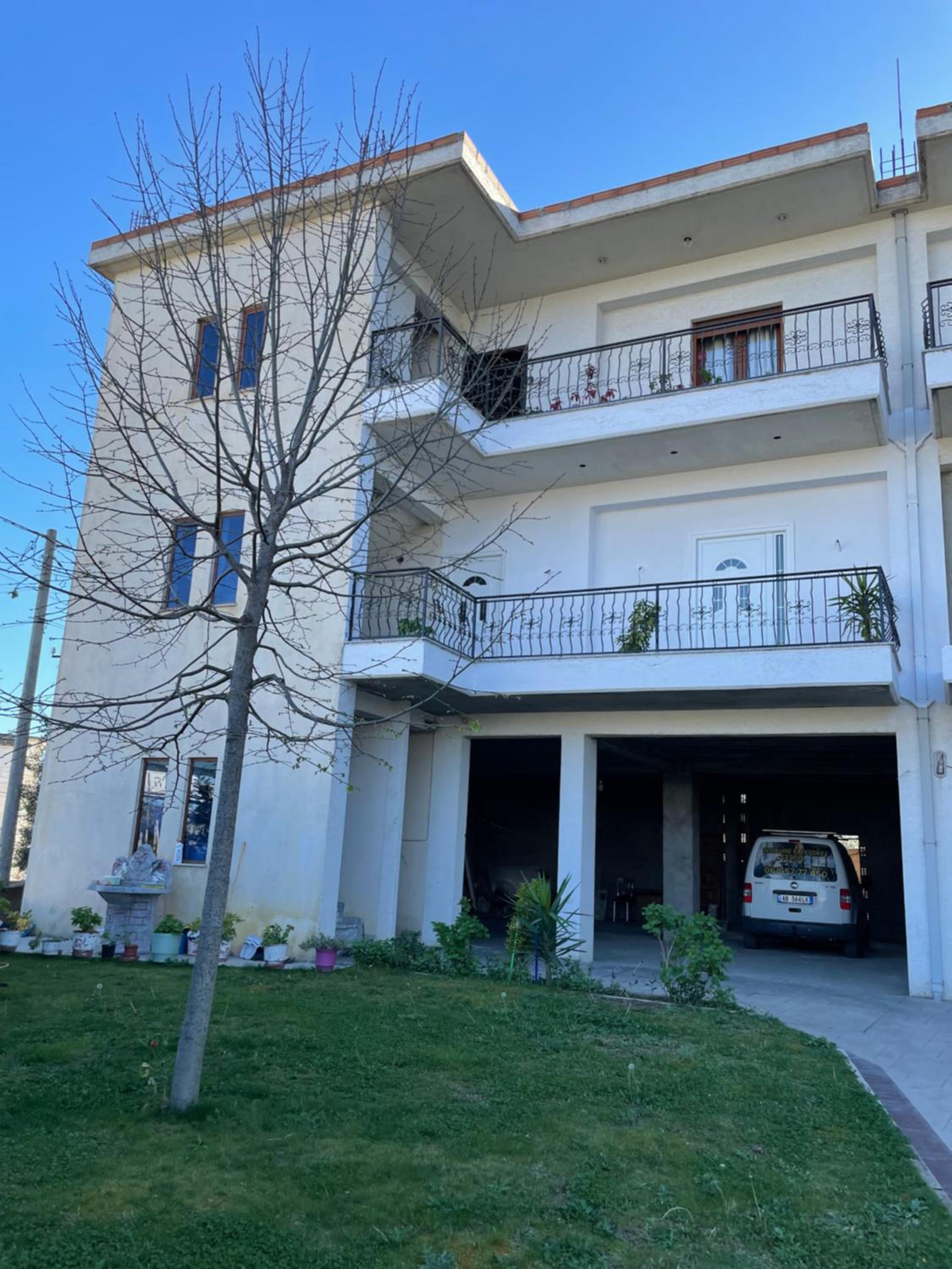 Villa VSV: Parking Spot+ View
