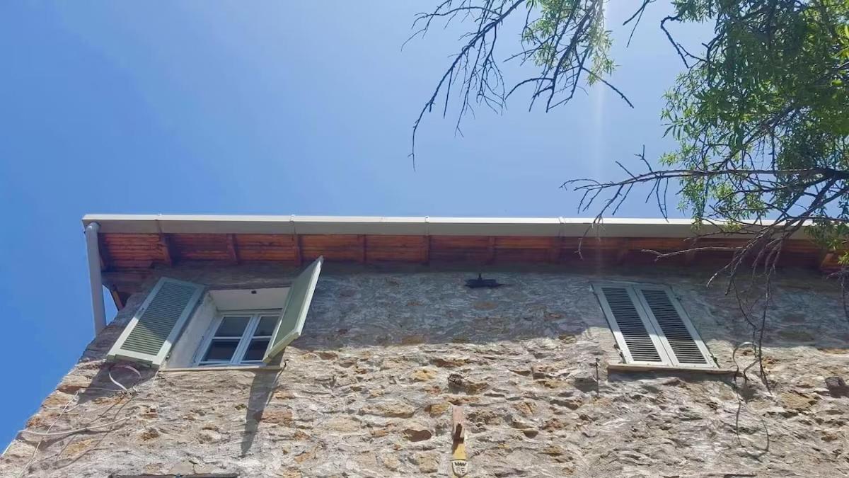 House - Sleeps 5 Scenic Views Fireplace & Garden