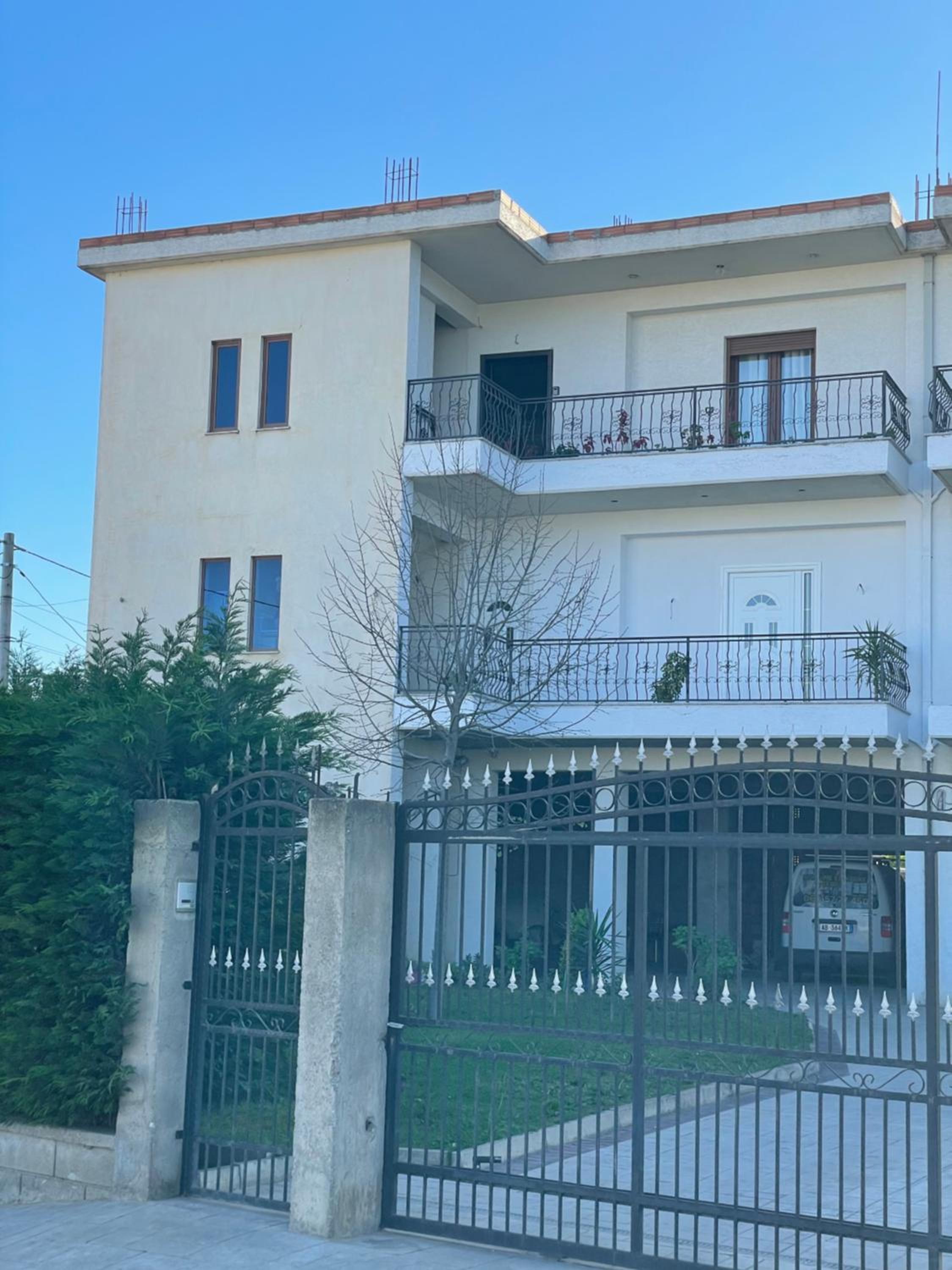 Villa VSV: Parking Spot+ View