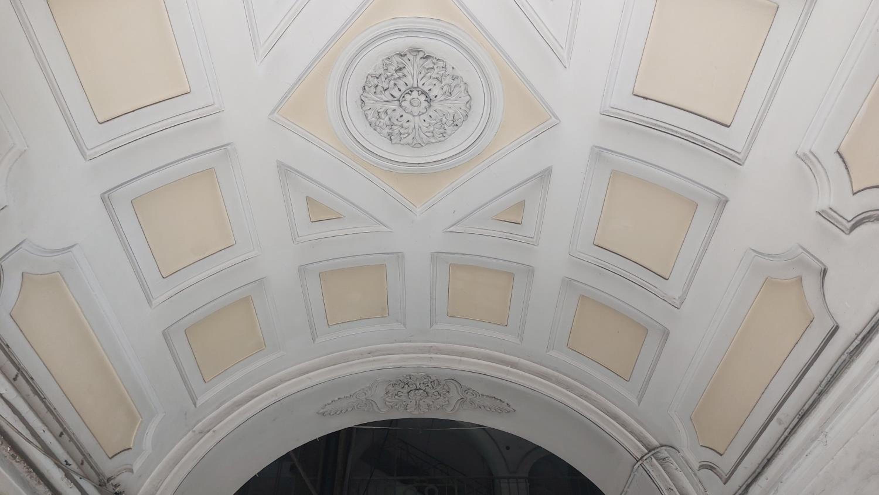 Grande & Favoloso vicino il Museo Madre