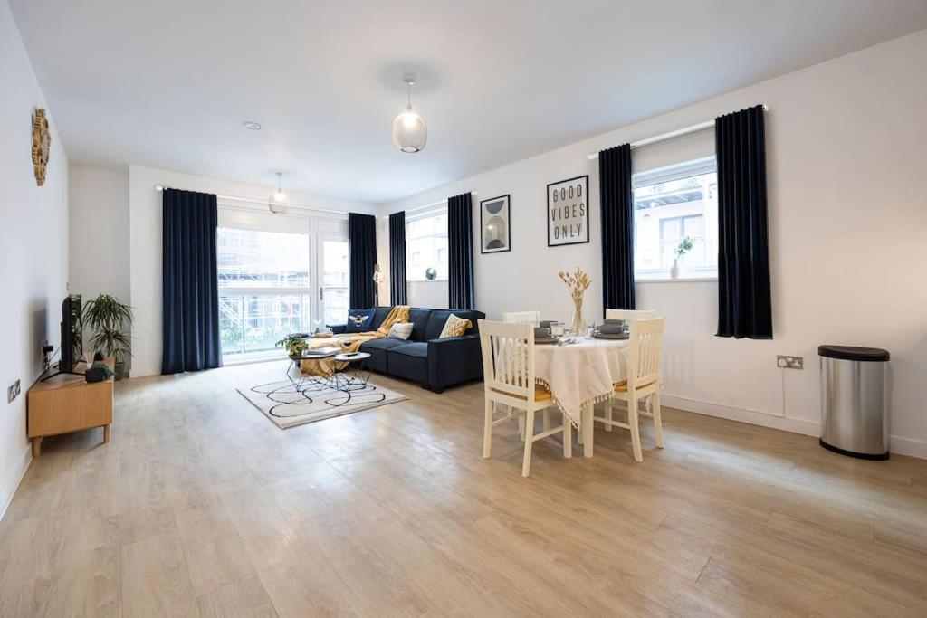 City Centre - Luxe 2Bed Palazzo view 3