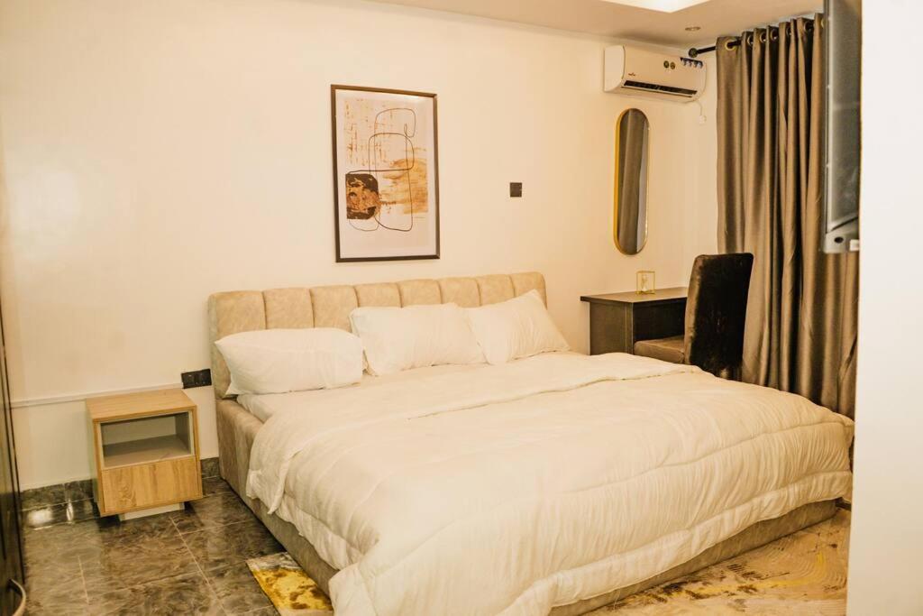 LUXURY 3 bedroom Apartment Victoria Island Lagos with swimming pool play station 5 Netflix view 4