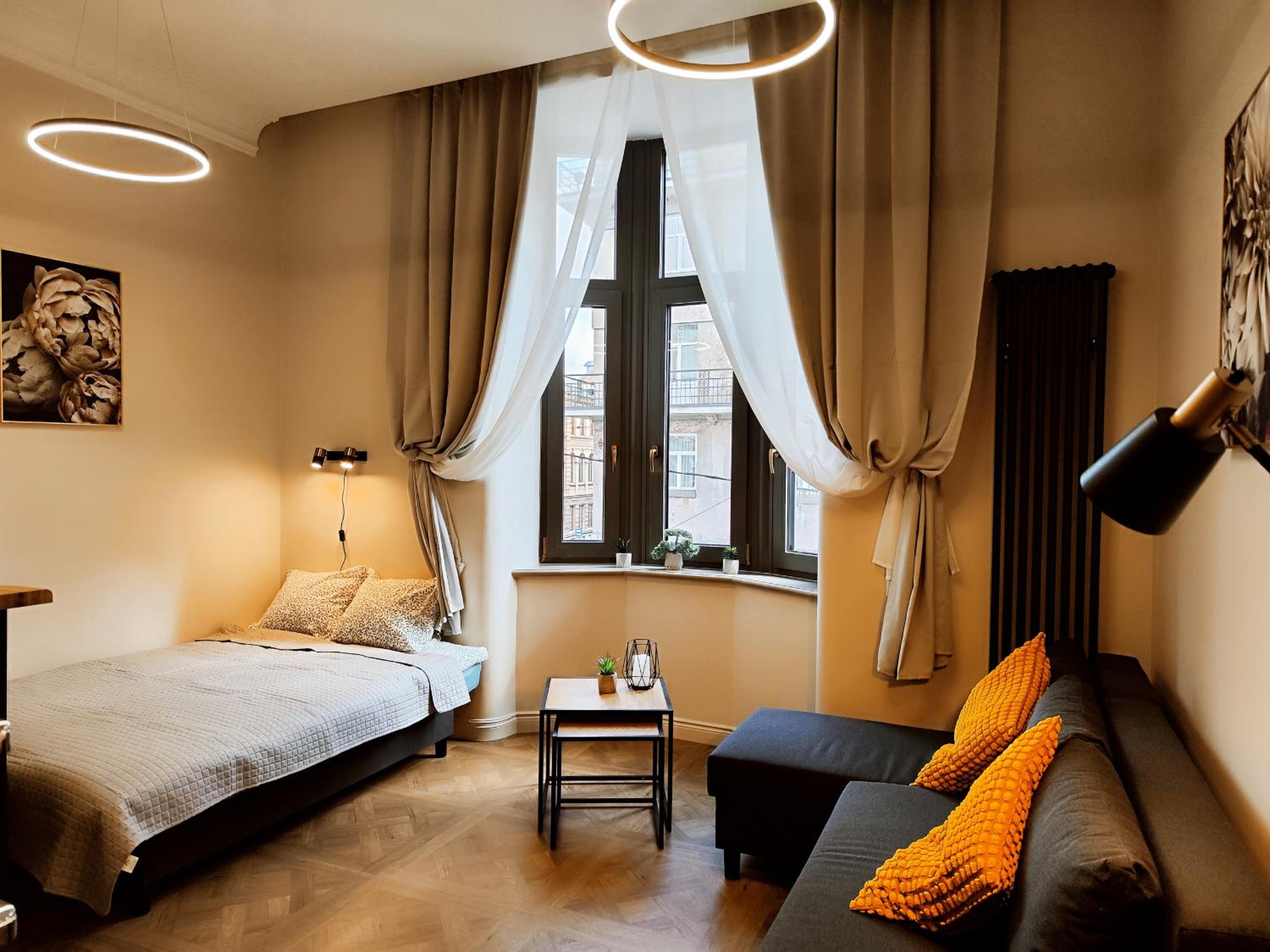 New luxury apartment in the center view 3