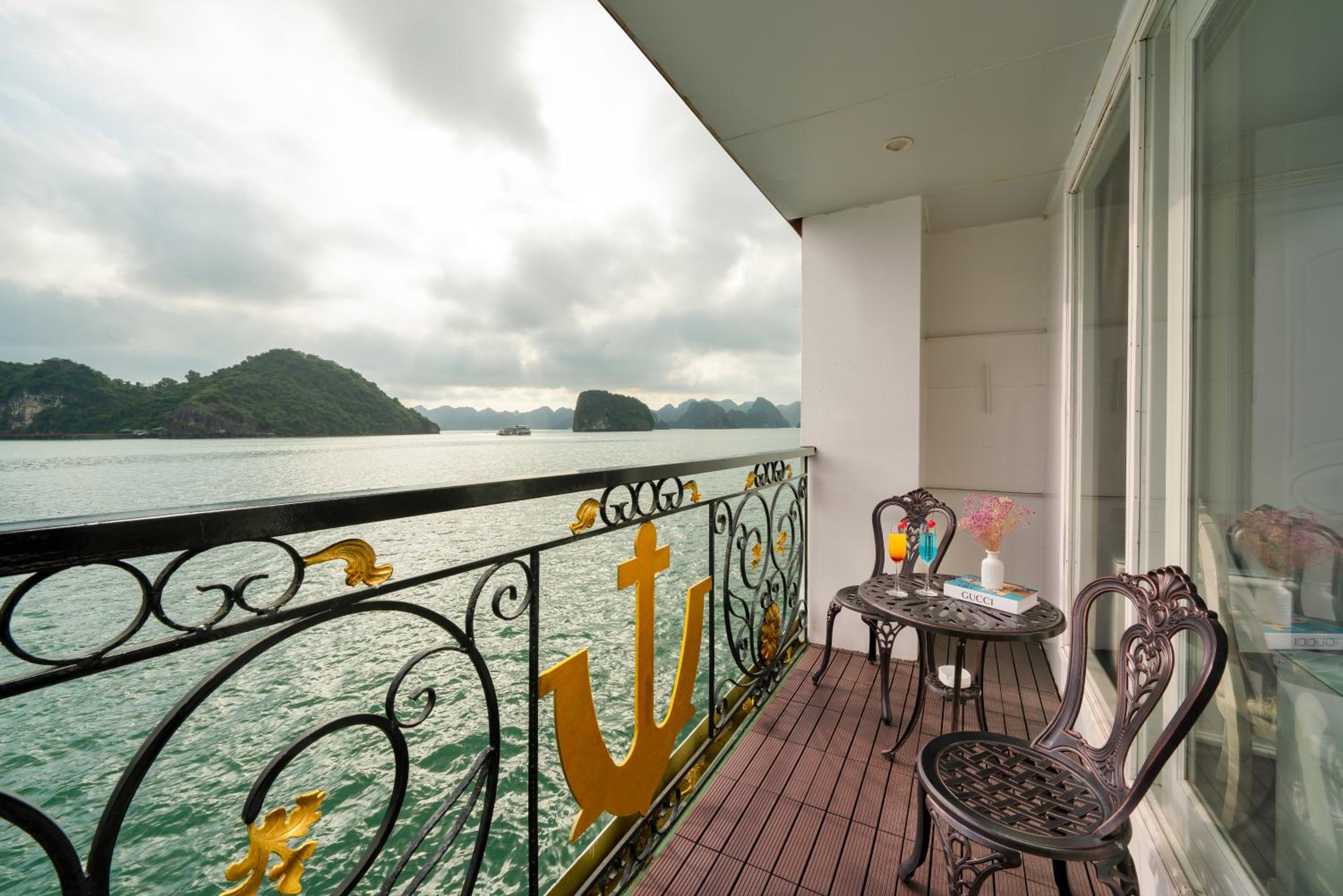 Hạ Long Aqua Legend Cruise